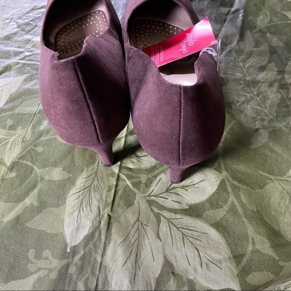 NWT DexFlex feels like suede pumps. Extra support and style galore. Won’t last. - Picture 2 of 5